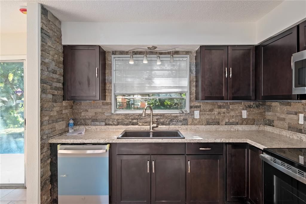 Active With Contract: $1,500 (3 beds, 2 baths, 1372 Square Feet)