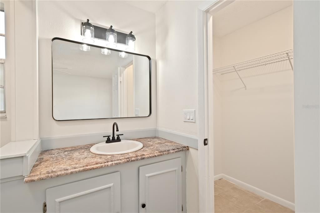 Active With Contract: $1,500 (3 beds, 2 baths, 1372 Square Feet)