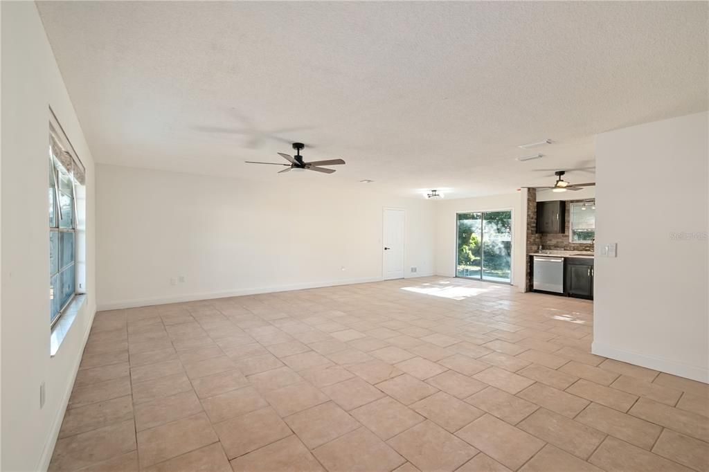 Active With Contract: $1,500 (3 beds, 2 baths, 1372 Square Feet)