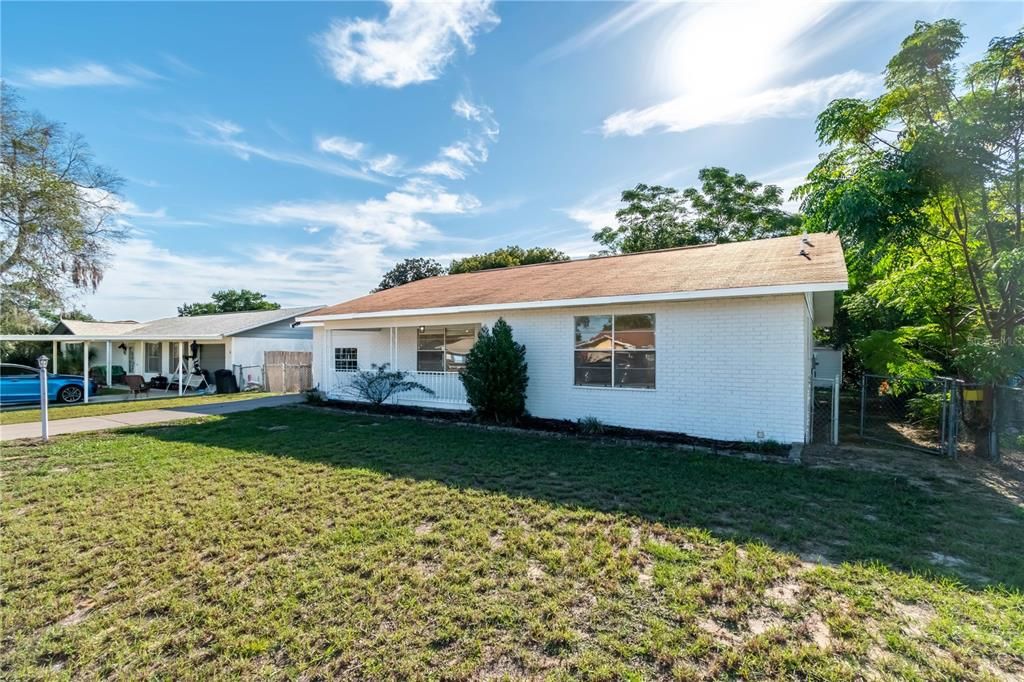 Active With Contract: $1,500 (3 beds, 2 baths, 1372 Square Feet)