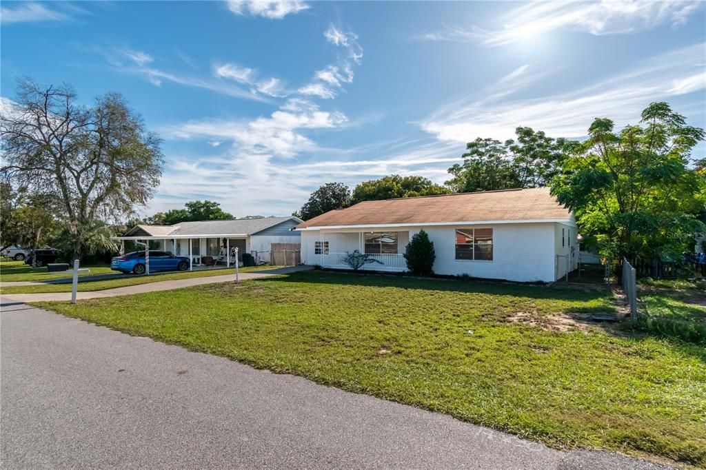 Active With Contract: $1,500 (3 beds, 2 baths, 1372 Square Feet)