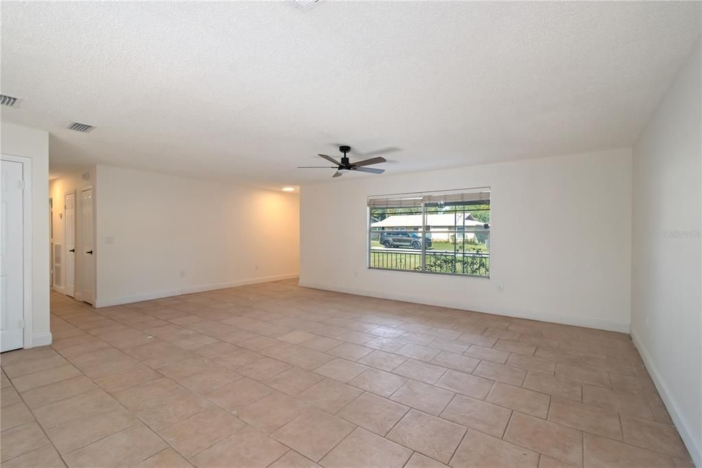 Active With Contract: $1,500 (3 beds, 2 baths, 1372 Square Feet)