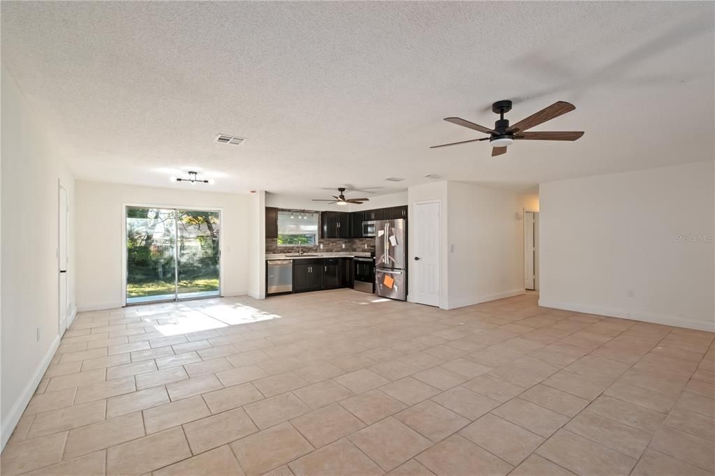 Active With Contract: $1,500 (3 beds, 2 baths, 1372 Square Feet)