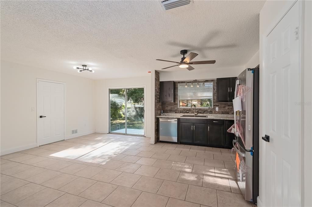Active With Contract: $1,500 (3 beds, 2 baths, 1372 Square Feet)