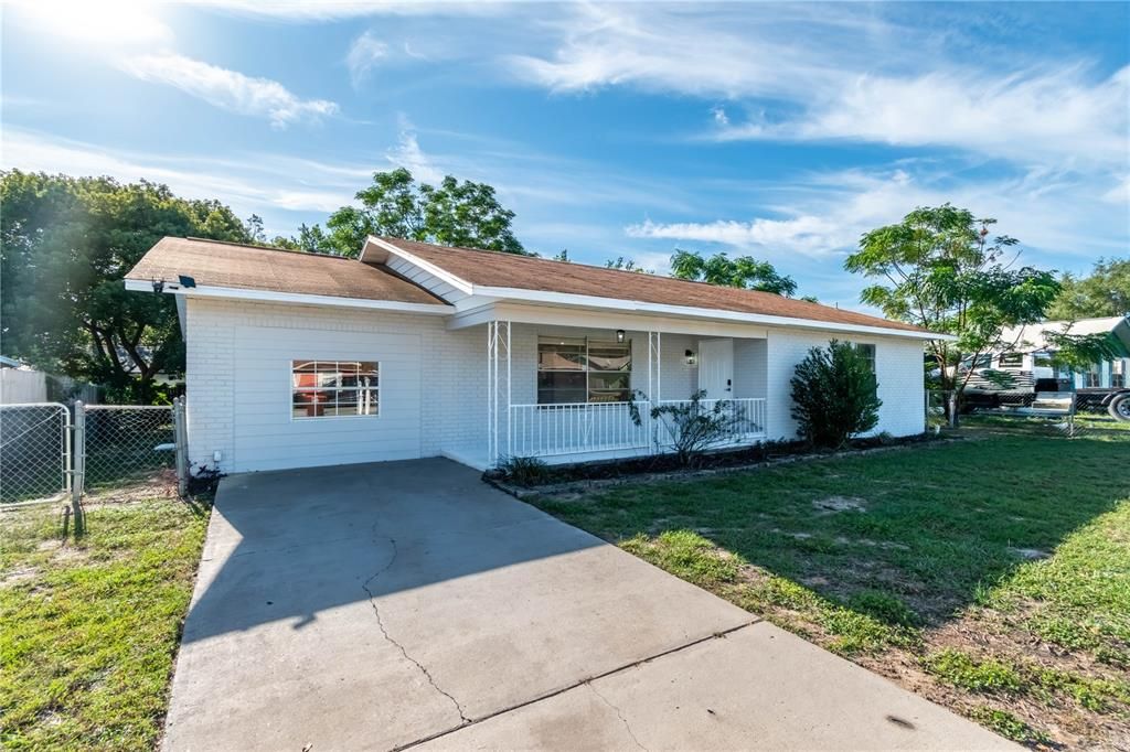 Active With Contract: $1,500 (3 beds, 2 baths, 1372 Square Feet)