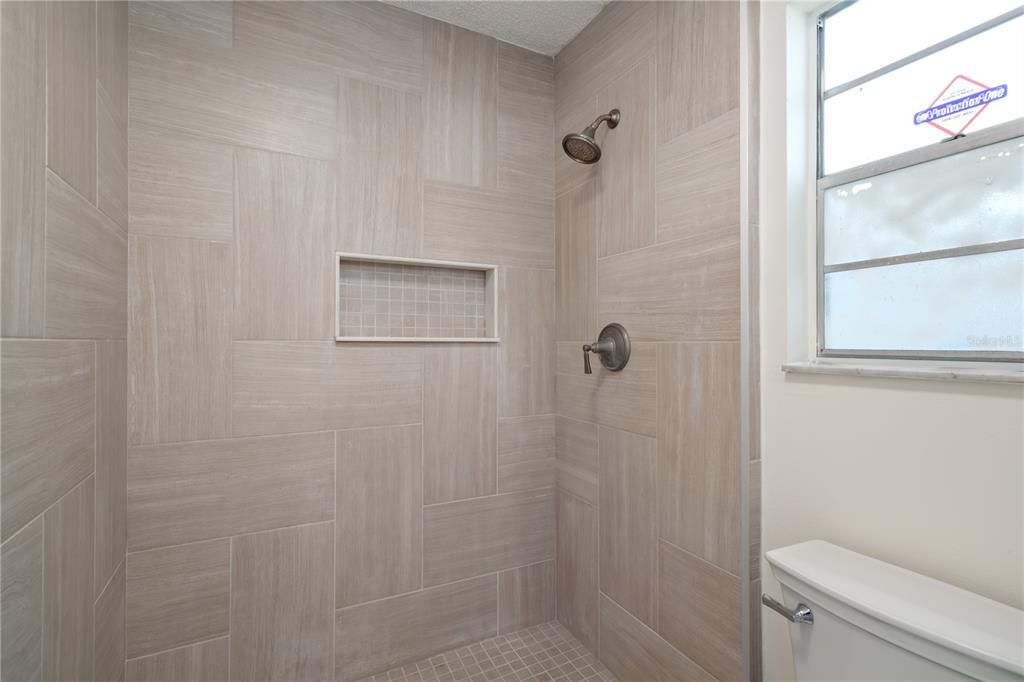 Active With Contract: $1,500 (3 beds, 2 baths, 1372 Square Feet)