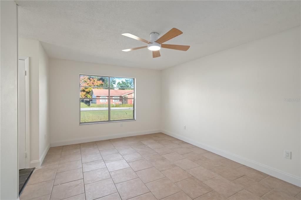 Active With Contract: $1,500 (3 beds, 2 baths, 1372 Square Feet)