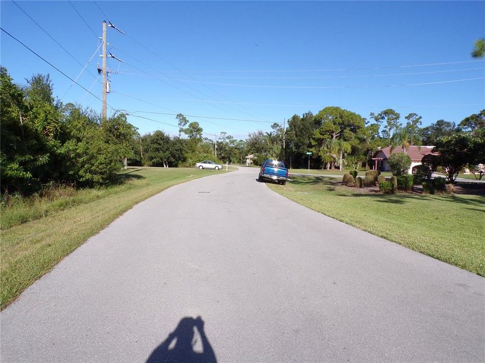 На продажу: $79,900 (0.49 acres)