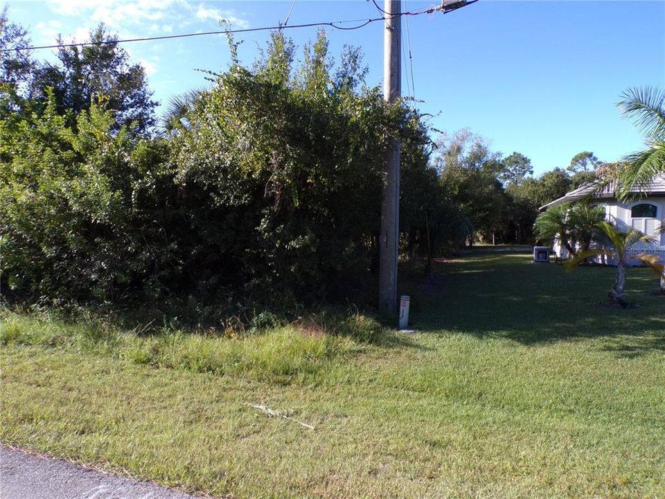 На продажу: $79,900 (0.49 acres)