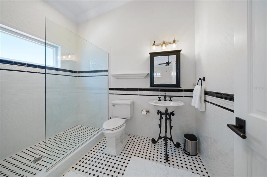 En Venta: $8,500,000 (5 camas, 5 baños, 5734 Pies cuadrados)