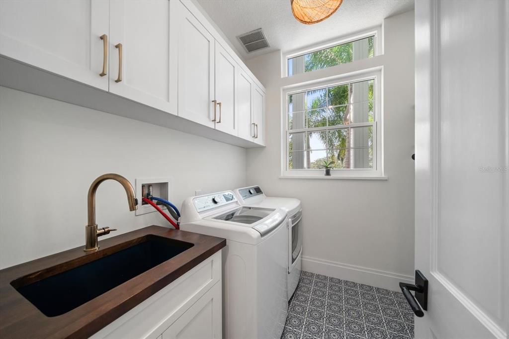 En Venta: $8,500,000 (5 camas, 5 baños, 5734 Pies cuadrados)