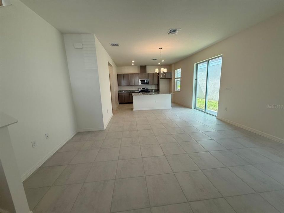 For Rent: $2,250 (3 beds, 2 baths, 1852 Square Feet)