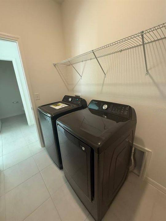 For Rent: $2,250 (3 beds, 2 baths, 1852 Square Feet)