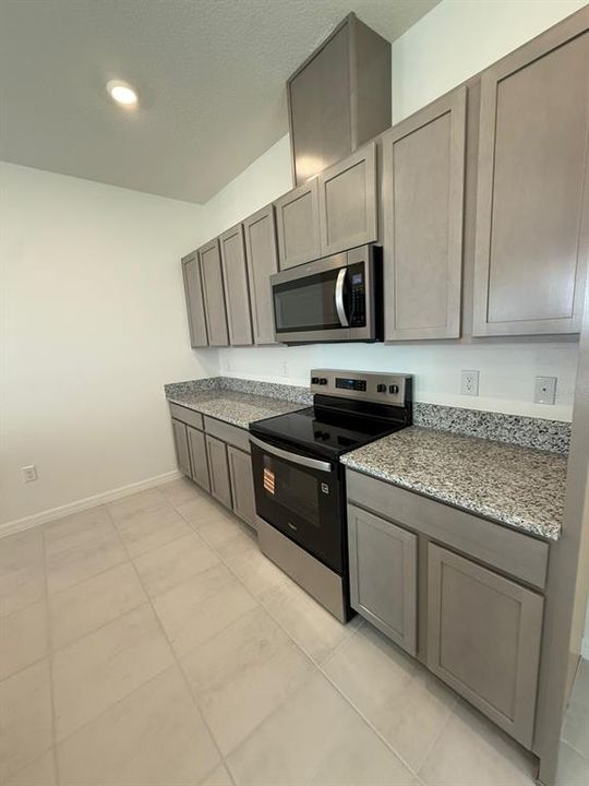 For Rent: $2,250 (3 beds, 2 baths, 1852 Square Feet)