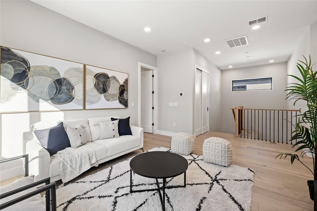 Под контрактом: $1,475,000 (5 спален, 4 ванн, 3859 Квадратных фут)