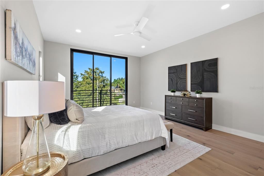 Под контрактом: $1,475,000 (5 спален, 4 ванн, 3859 Квадратных фут)