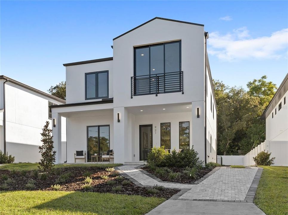 Под контрактом: $1,475,000 (5 спален, 4 ванн, 3859 Квадратных фут)