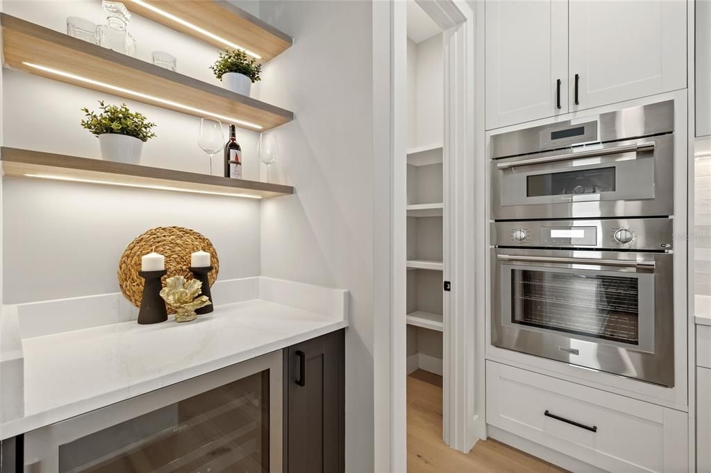 Под контрактом: $1,475,000 (5 спален, 4 ванн, 3859 Квадратных фут)