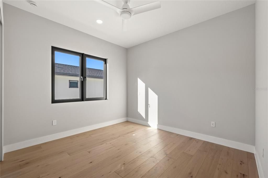 Под контрактом: $1,475,000 (5 спален, 4 ванн, 3859 Квадратных фут)