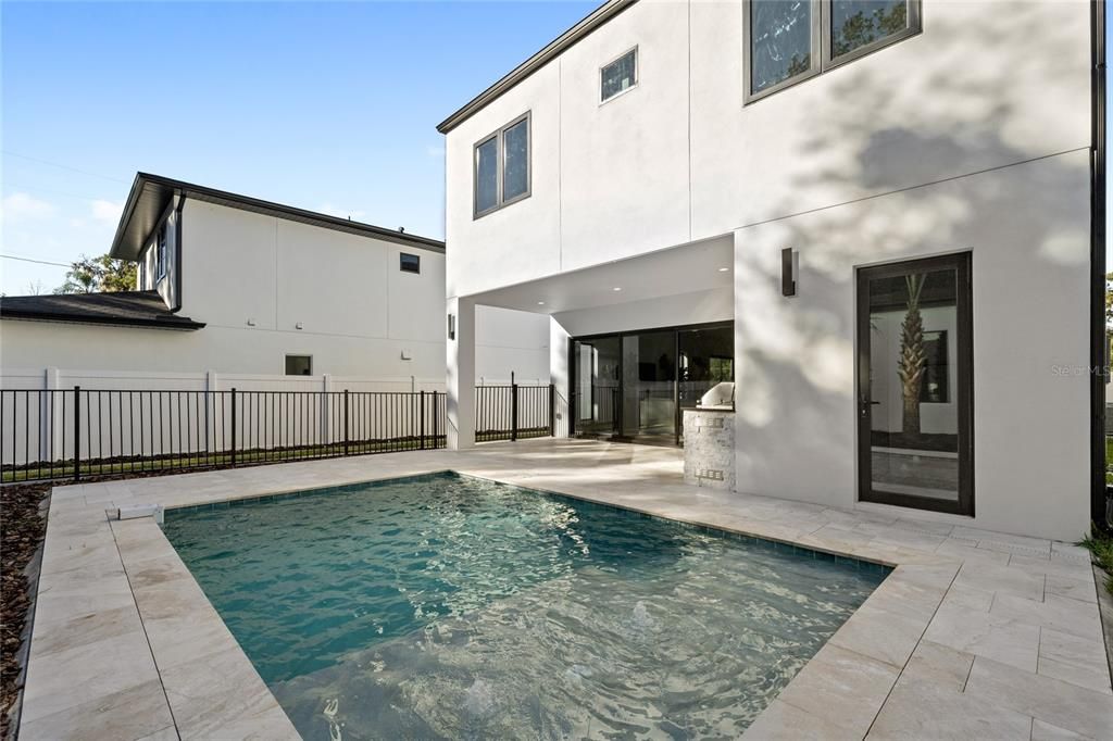 Под контрактом: $1,475,000 (5 спален, 4 ванн, 3859 Квадратных фут)