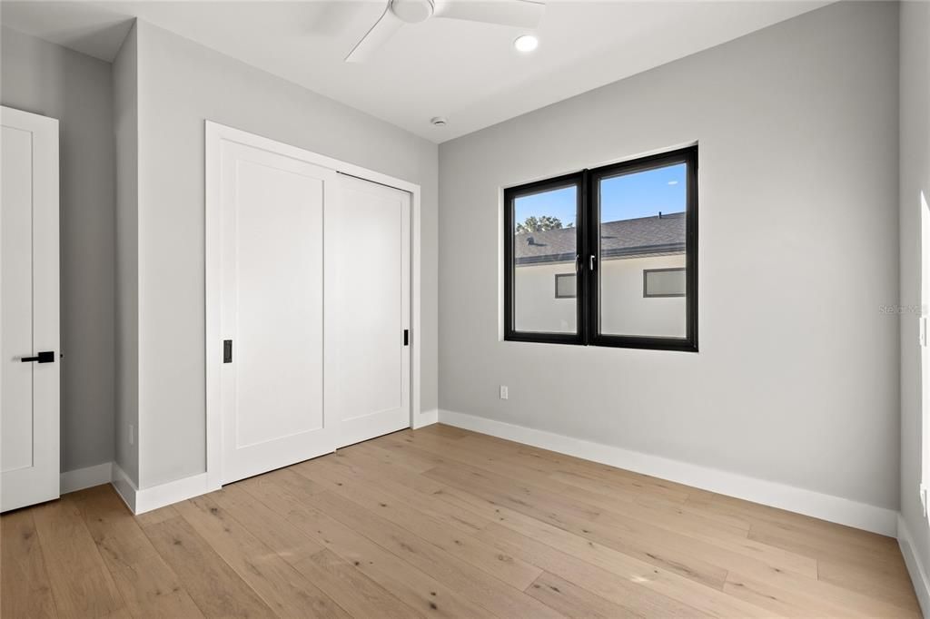 Под контрактом: $1,475,000 (5 спален, 4 ванн, 3859 Квадратных фут)