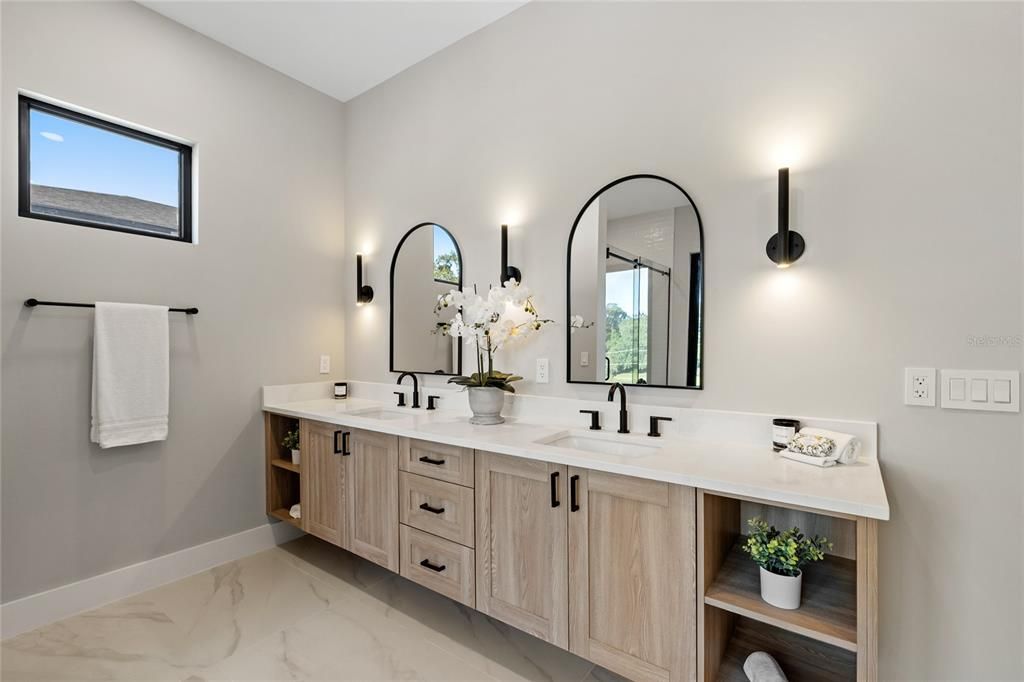 Под контрактом: $1,475,000 (5 спален, 4 ванн, 3859 Квадратных фут)