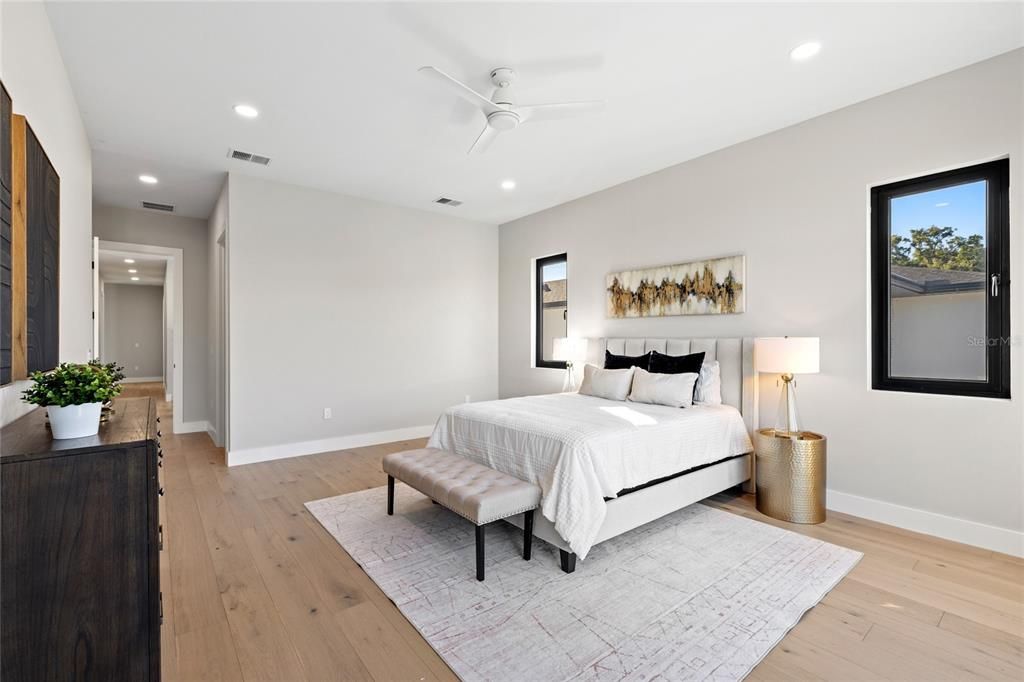 Под контрактом: $1,475,000 (5 спален, 4 ванн, 3859 Квадратных фут)