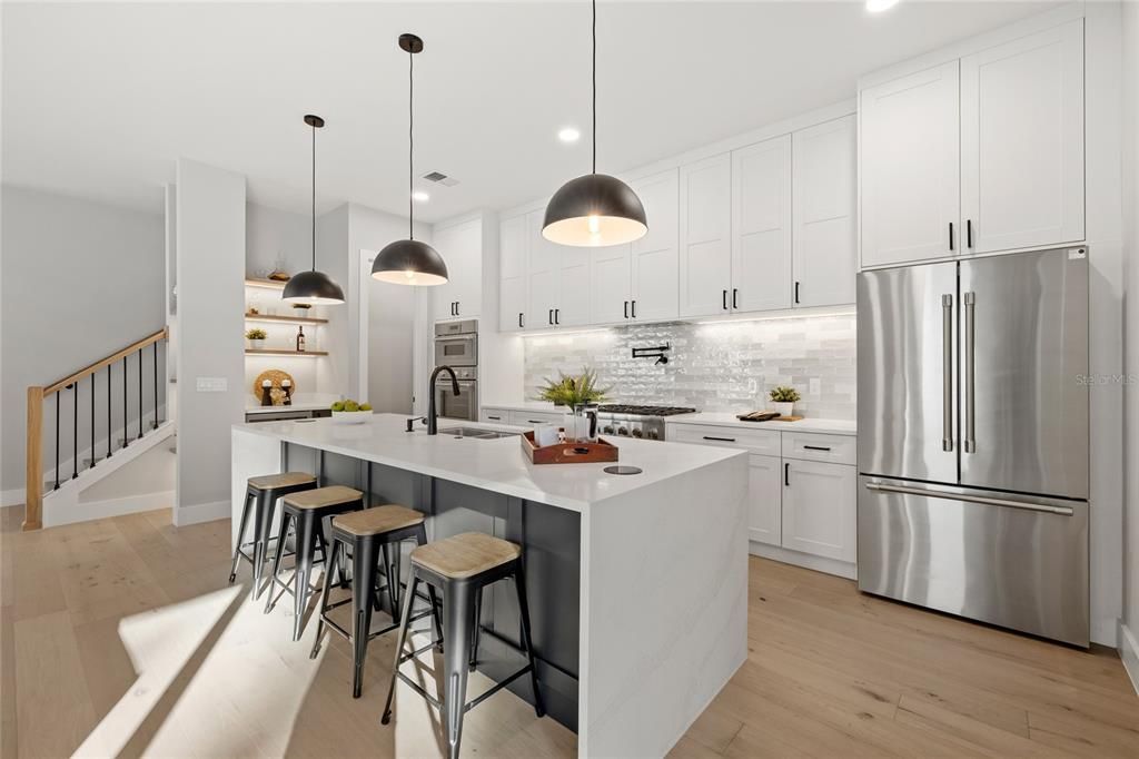 Под контрактом: $1,475,000 (5 спален, 4 ванн, 3859 Квадратных фут)