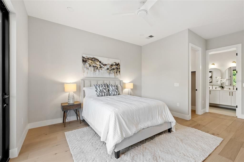 Под контрактом: $1,475,000 (5 спален, 4 ванн, 3859 Квадратных фут)