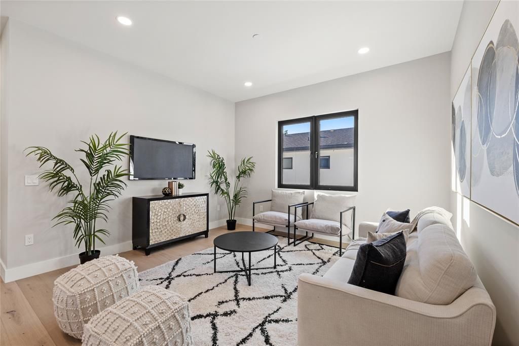 Под контрактом: $1,475,000 (5 спален, 4 ванн, 3859 Квадратных фут)