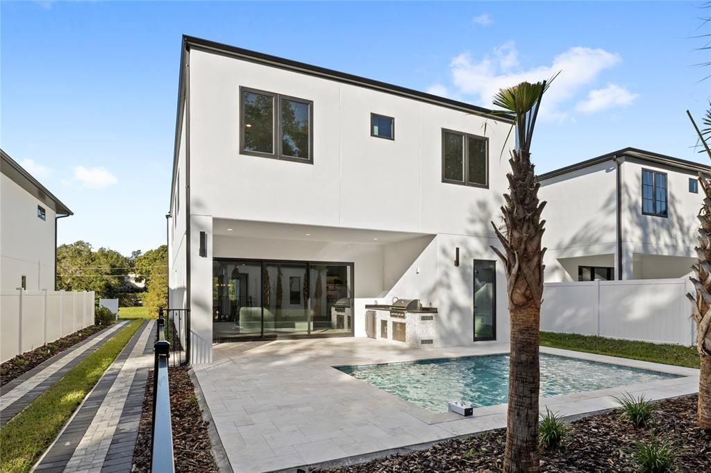 Под контрактом: $1,475,000 (5 спален, 4 ванн, 3859 Квадратных фут)