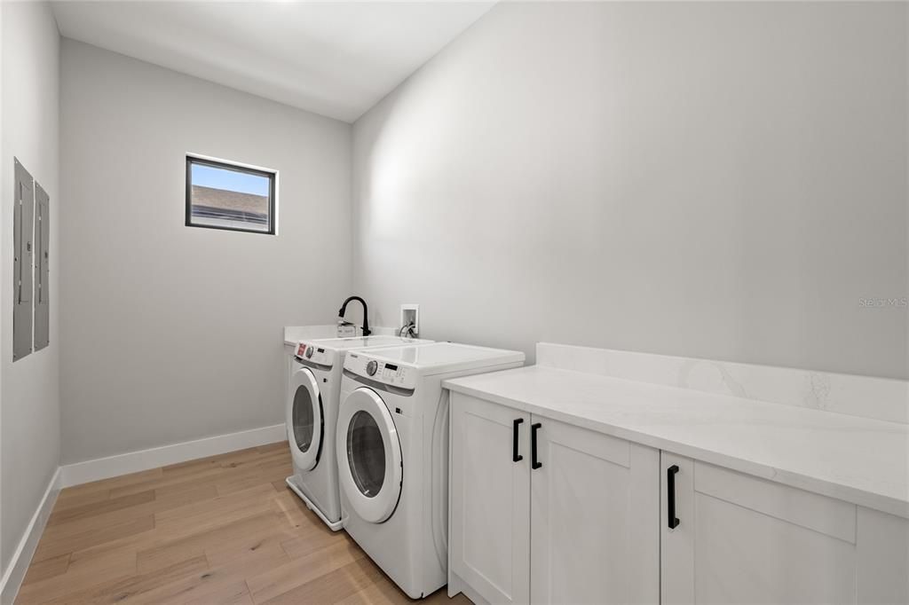 Под контрактом: $1,475,000 (5 спален, 4 ванн, 3859 Квадратных фут)