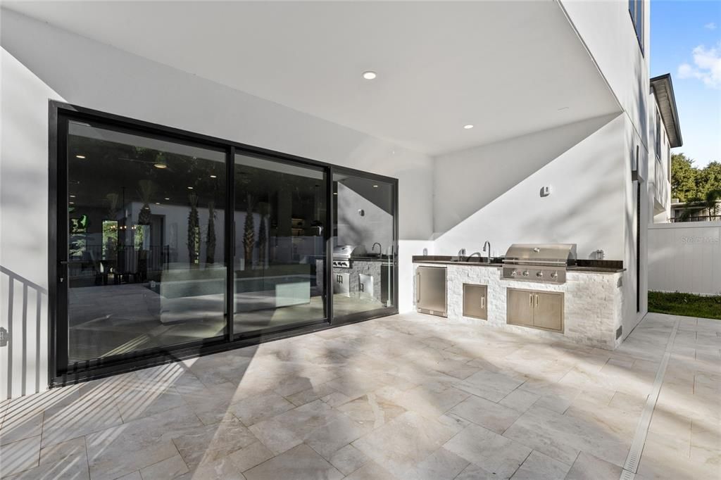 Под контрактом: $1,475,000 (5 спален, 4 ванн, 3859 Квадратных фут)