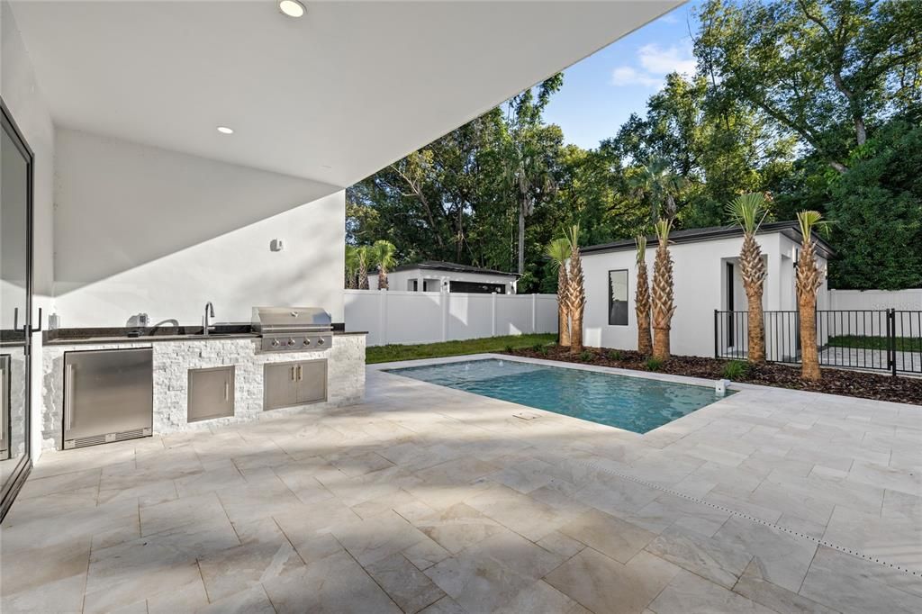 Под контрактом: $1,475,000 (5 спален, 4 ванн, 3859 Квадратных фут)