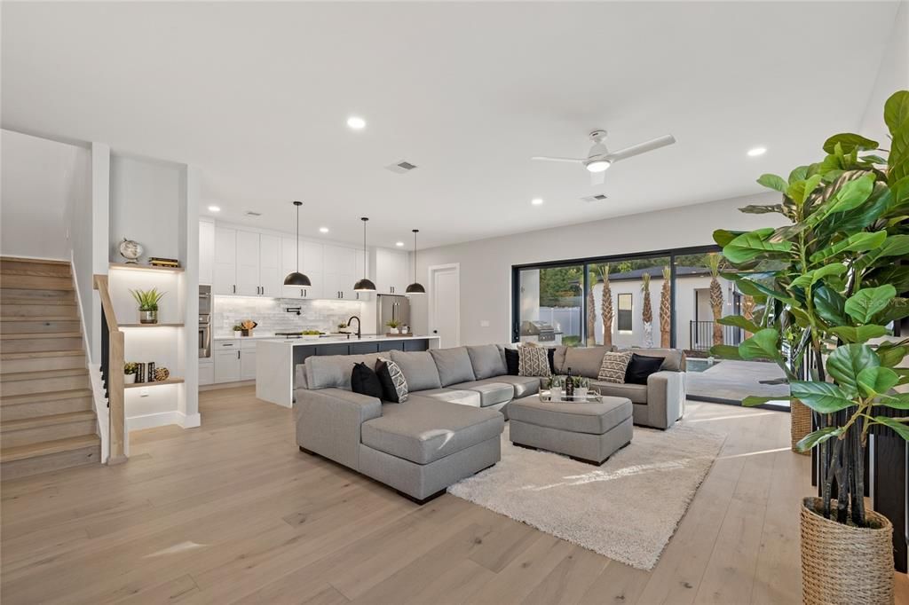 Под контрактом: $1,475,000 (5 спален, 4 ванн, 3859 Квадратных фут)