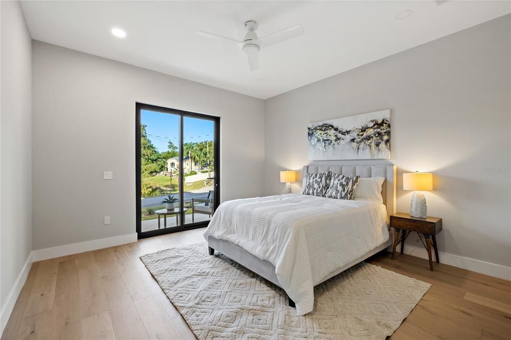 Под контрактом: $1,475,000 (5 спален, 4 ванн, 3859 Квадратных фут)