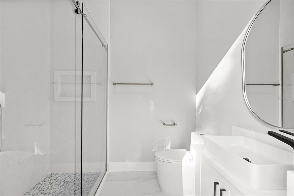 Под контрактом: $1,475,000 (5 спален, 4 ванн, 3859 Квадратных фут)