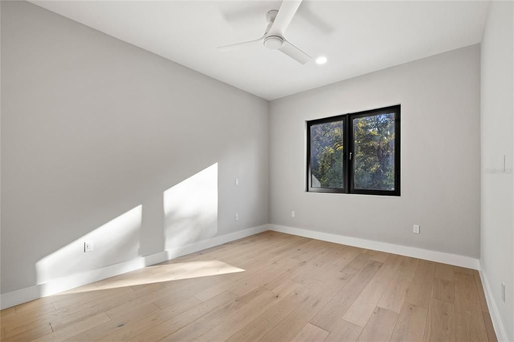 Под контрактом: $1,475,000 (5 спален, 4 ванн, 3859 Квадратных фут)