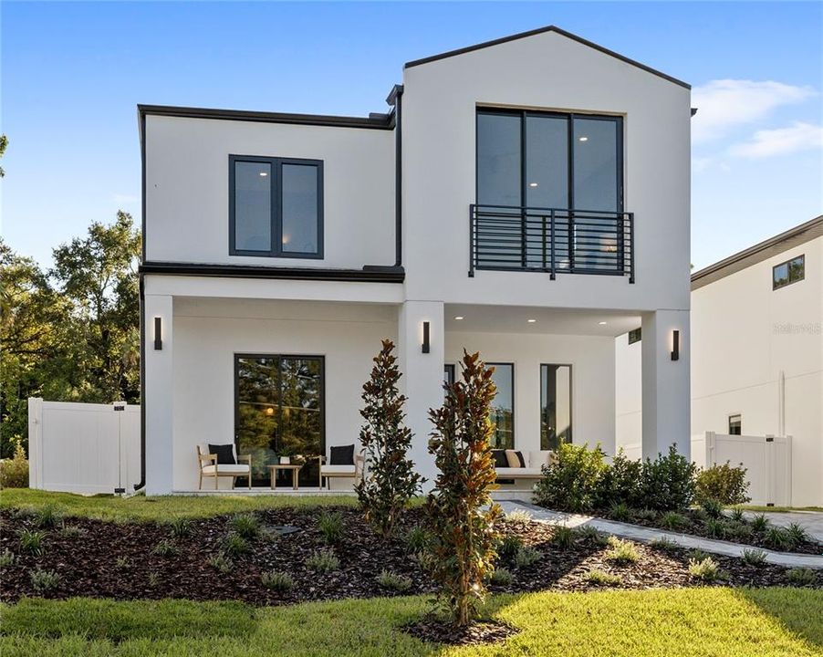 Под контрактом: $1,475,000 (5 спален, 4 ванн, 3859 Квадратных фут)