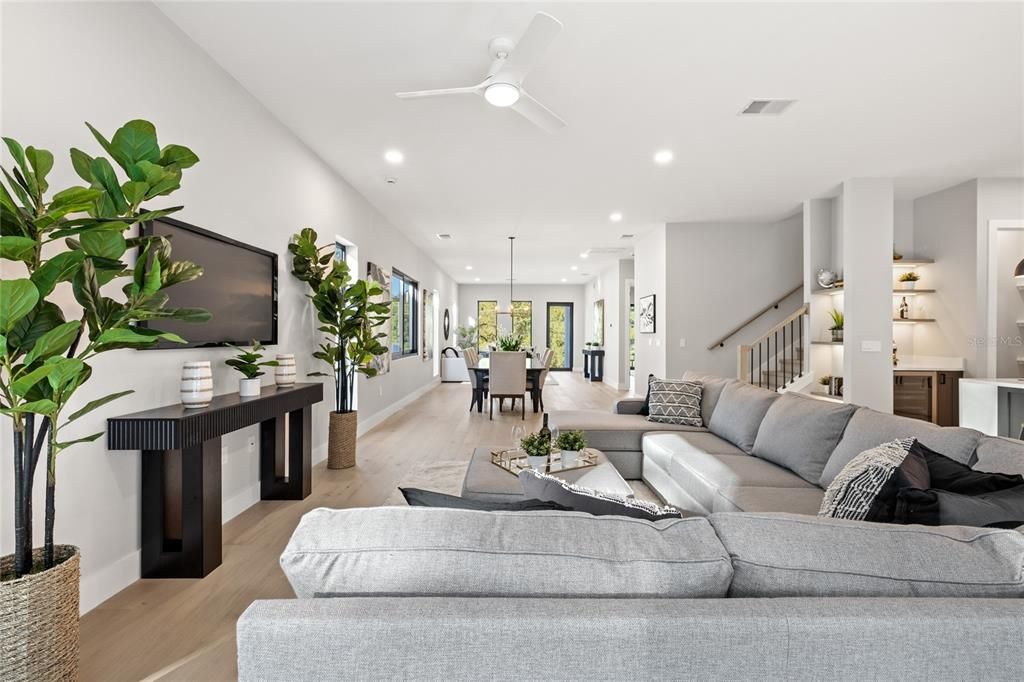 Под контрактом: $1,475,000 (5 спален, 4 ванн, 3859 Квадратных фут)