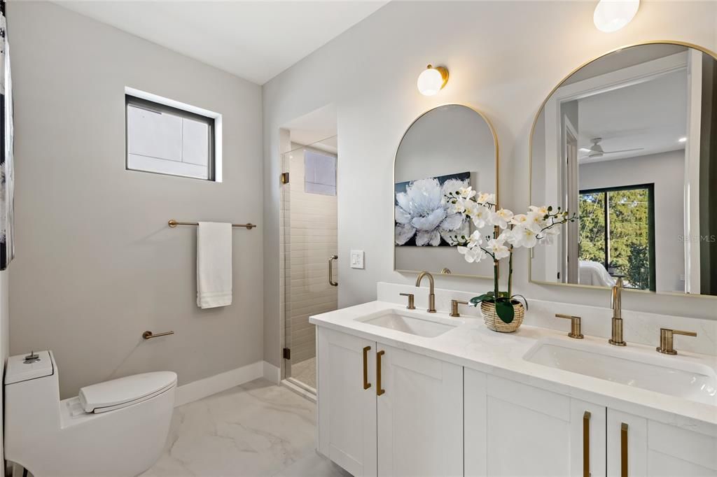 Под контрактом: $1,475,000 (5 спален, 4 ванн, 3859 Квадратных фут)