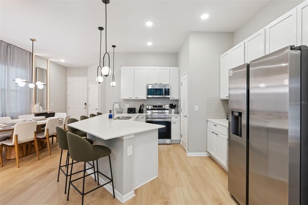 For Sale: $969,000 (5 beds, 5 baths, 1918 Square Feet)