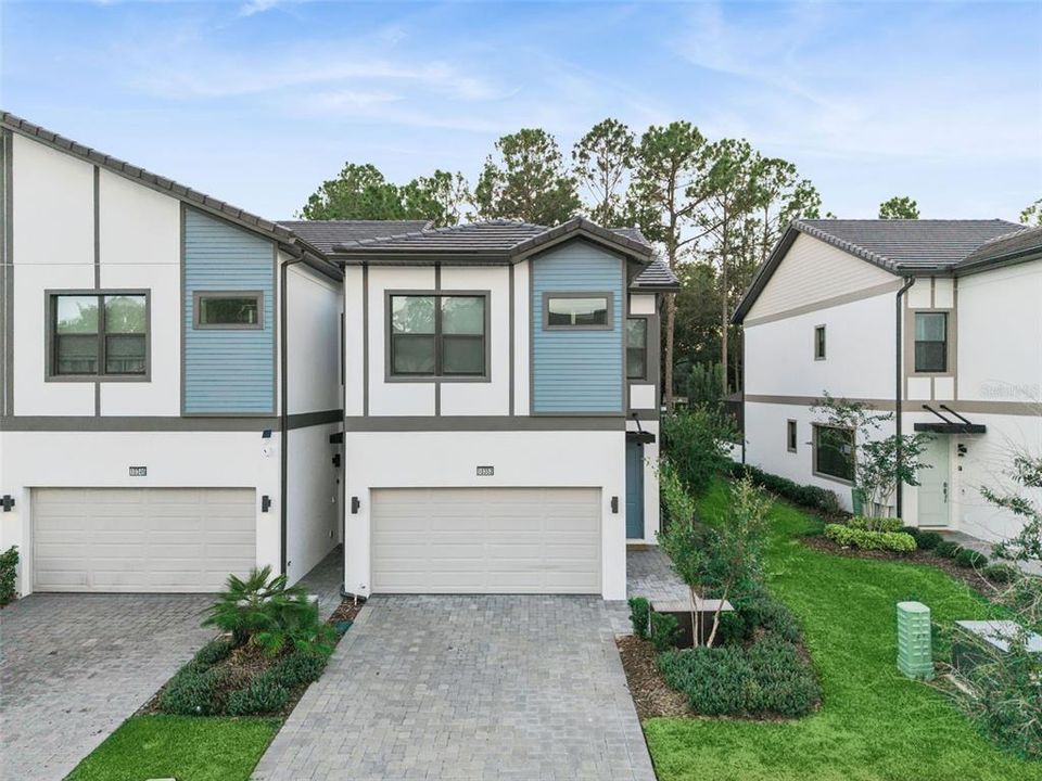 For Sale: $969,000 (5 beds, 5 baths, 1918 Square Feet)