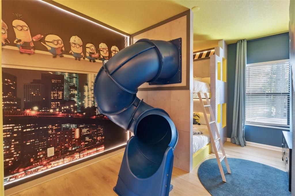 For Sale: $969,000 (5 beds, 5 baths, 1918 Square Feet)