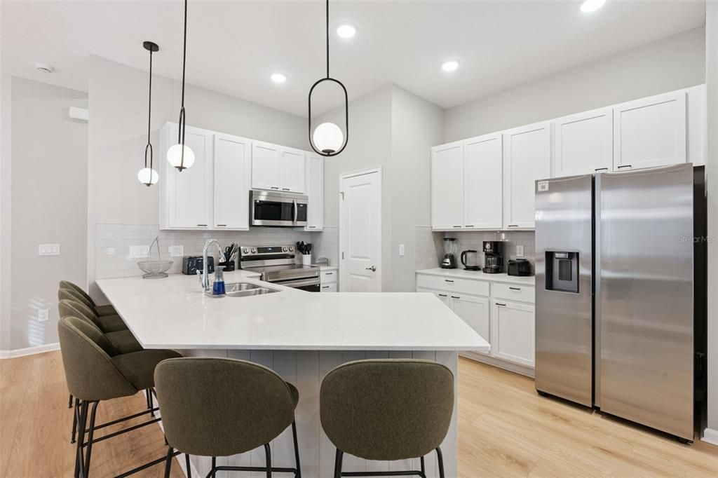 For Sale: $969,000 (5 beds, 5 baths, 1918 Square Feet)