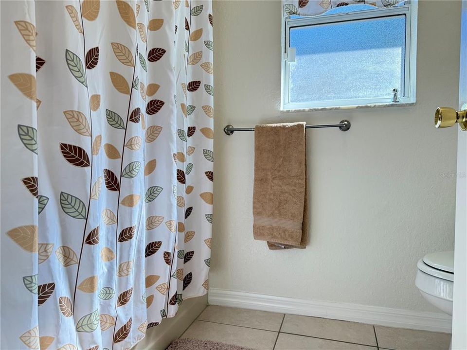 For Sale: $300,000 (3 beds, 2 baths, 1341 Square Feet)