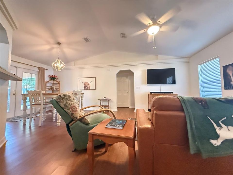 For Sale: $300,000 (3 beds, 2 baths, 1341 Square Feet)