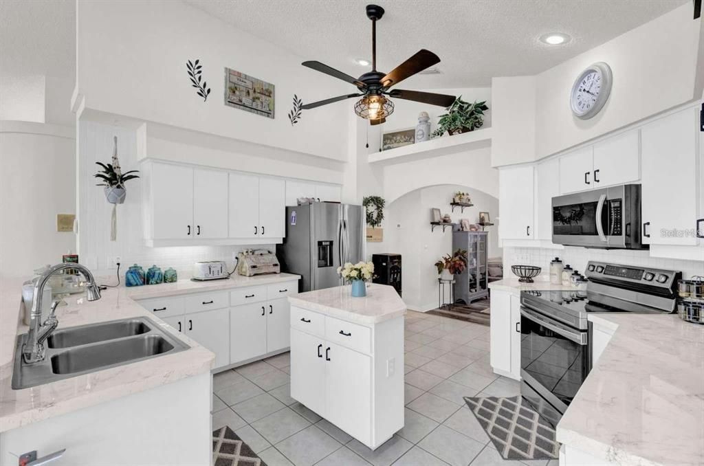 For Sale: $489,900 (3 beds, 3 baths, 2114 Square Feet)