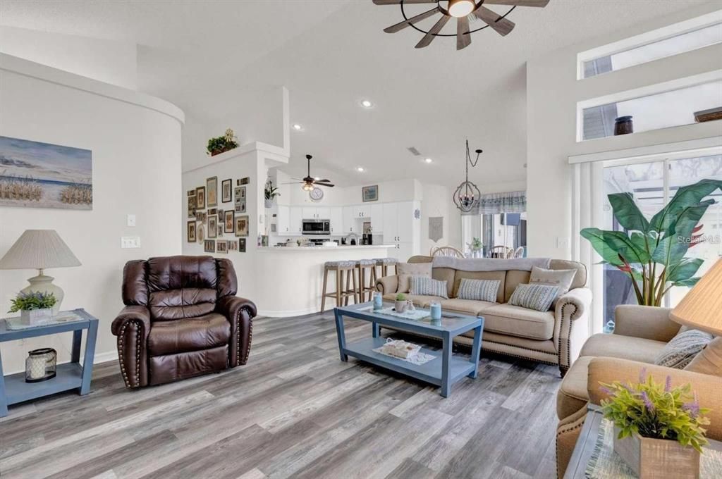 For Sale: $489,900 (3 beds, 3 baths, 2114 Square Feet)