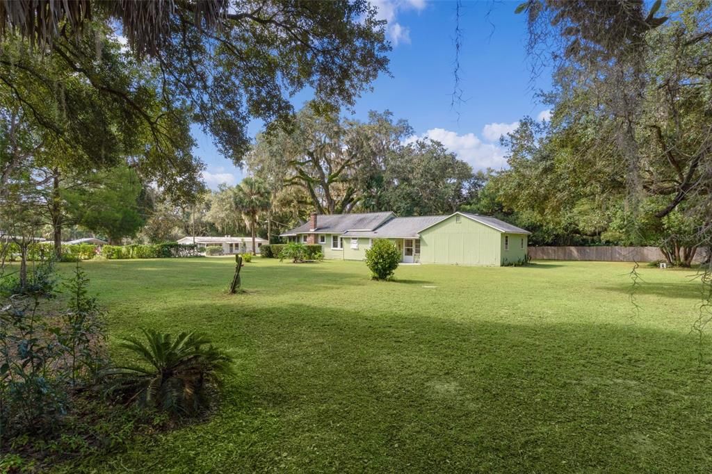 For Sale: $247,000 (2 beds, 1 baths, 840 Square Feet)